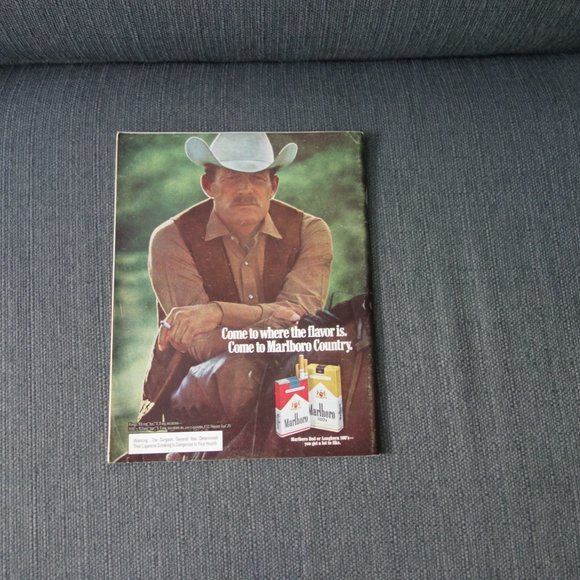 The National Hockey League Magazine Islanders vs Maple Leafs Tuesday Nov 30,1976 - Picture 2 of 16